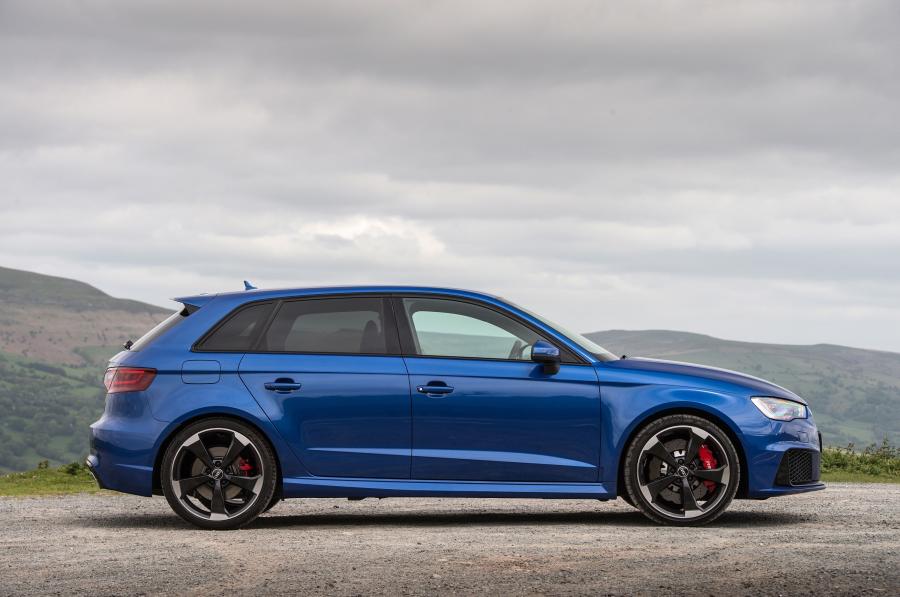  Audi RS3 Sportback (8V) 2015 года  (UK) (фото 13 из 30)